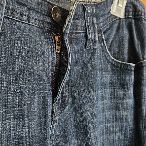 Lee Midrise Bootcut Lower on the Waist Blue Jeans  Size SM - Picture 6 of 15